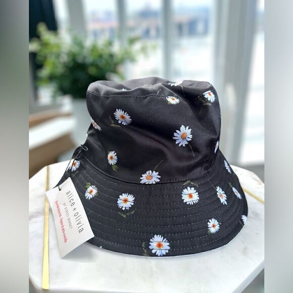 NWT alice + olivia Reversible Bucket Hat - Picture 2 of 9